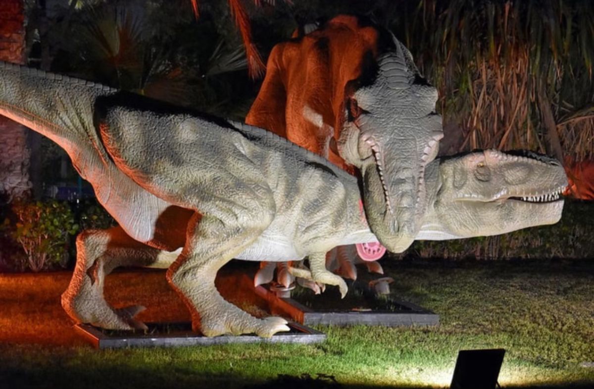 Dinosaur Park Dubai Dinosaur Statues.jpg